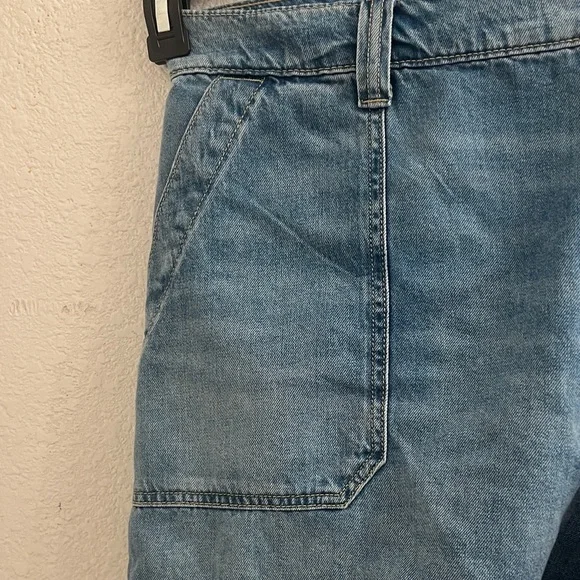 Old Navy Women's Classic Blue Jean Shorts - Picture 3 of 6